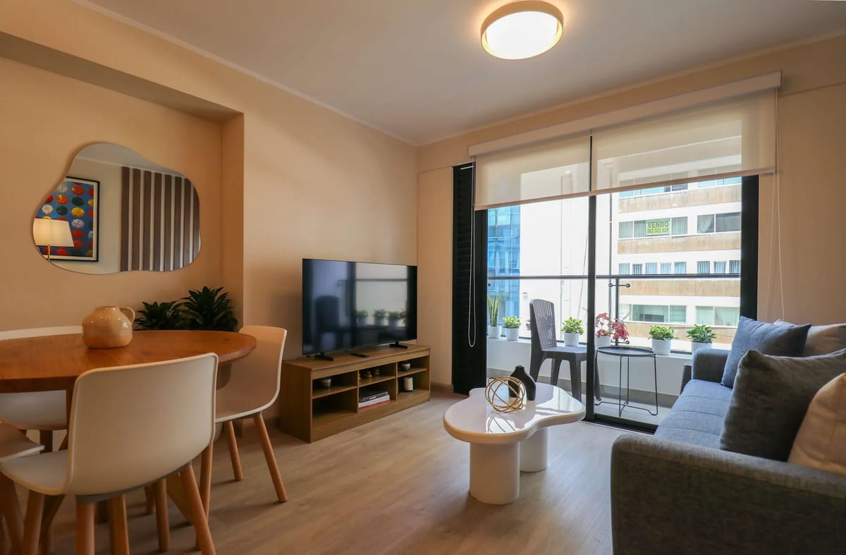 Engaging 2BR w/ Balcony in Miraflores