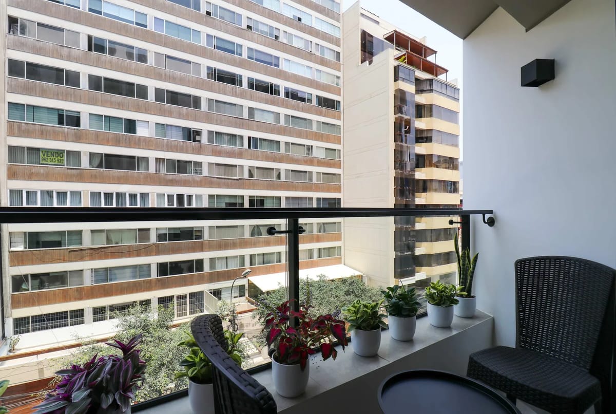Engaging 2BR w/ Balcony in Miraflores