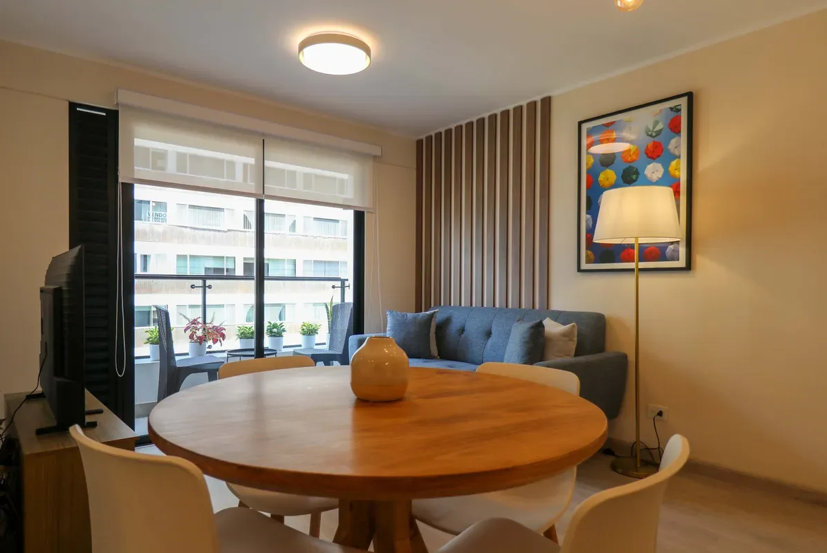 Engaging 2BR w/ Balcony in Miraflores