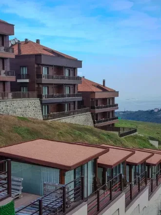 Villa y apartamento