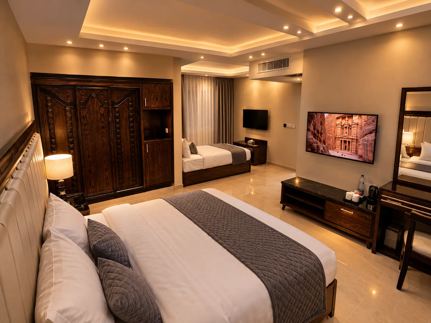 Habitación familiar con cama king y camas individuales