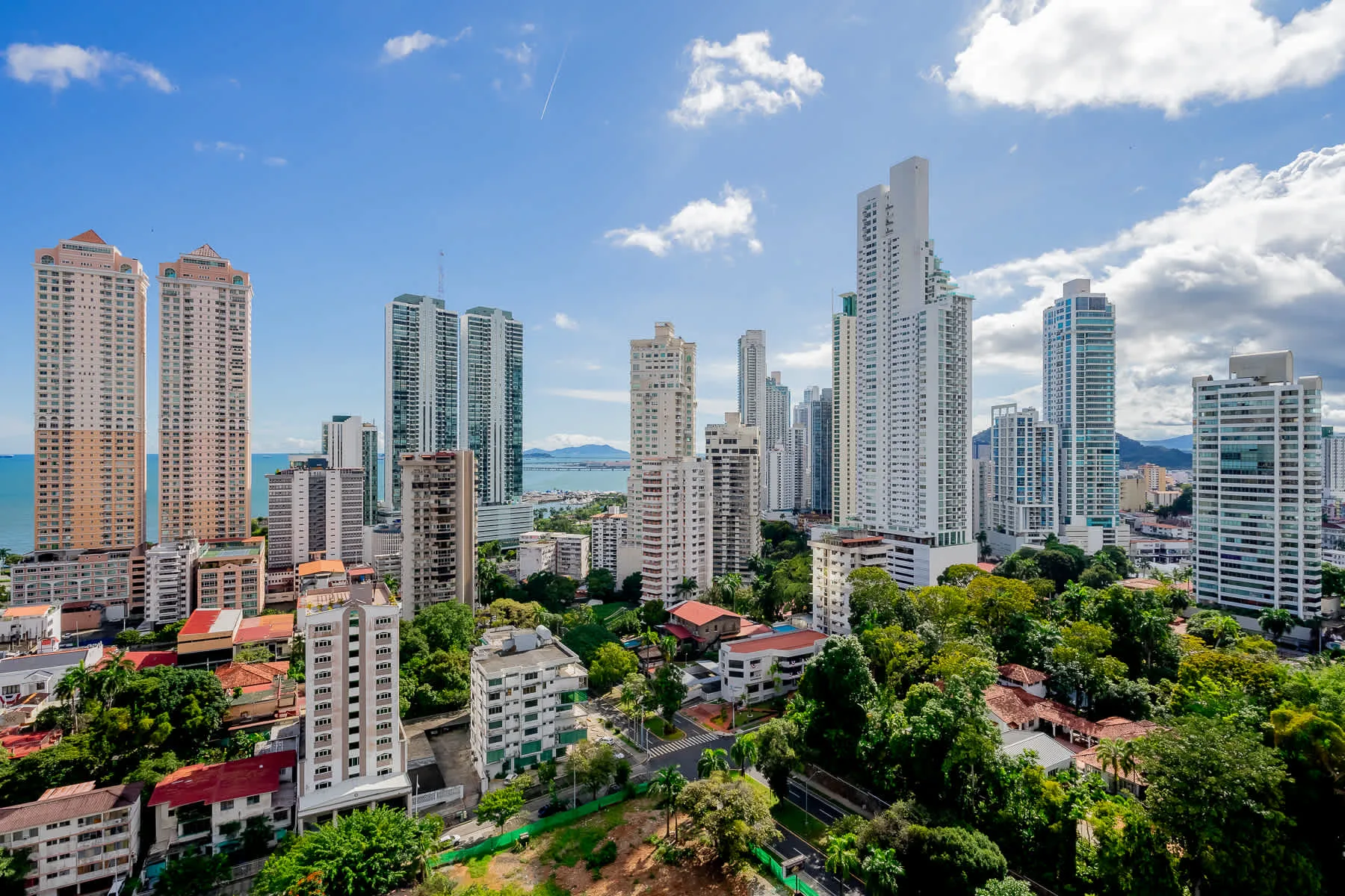 Sunny 1BR on Calle 50 w/ View