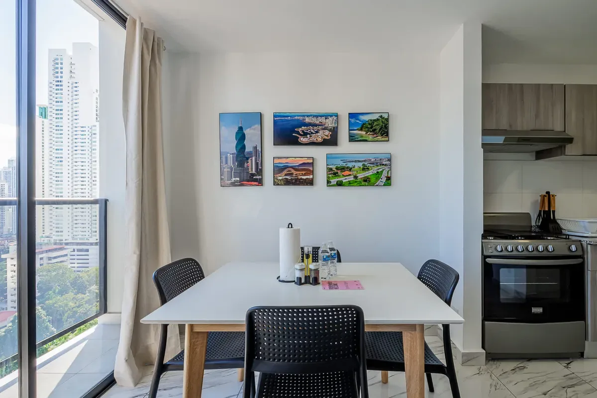 Sunny 1BR on Calle 50 w/ View