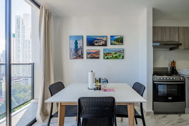 Sunny 1BR on Calle 50 w/ View