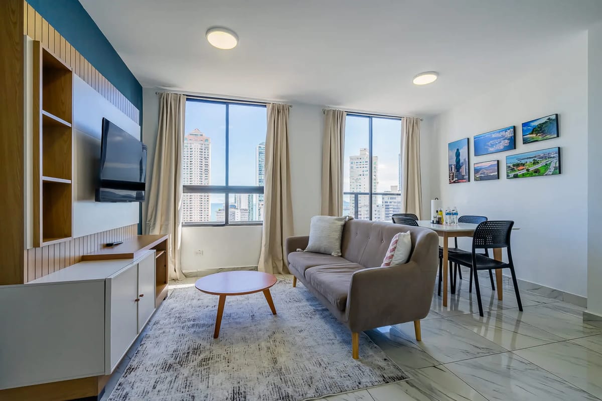 Sunny 1BR on Calle 50 w/ View