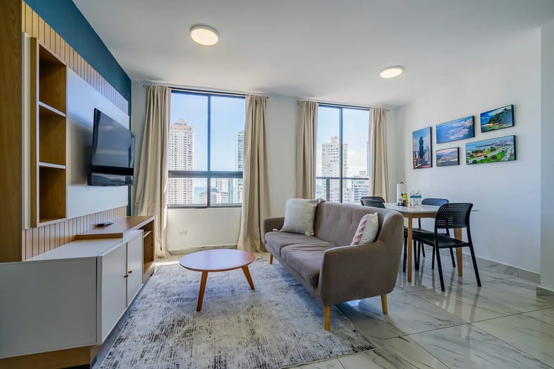 Sunny 1BR on Calle 50 w/ View