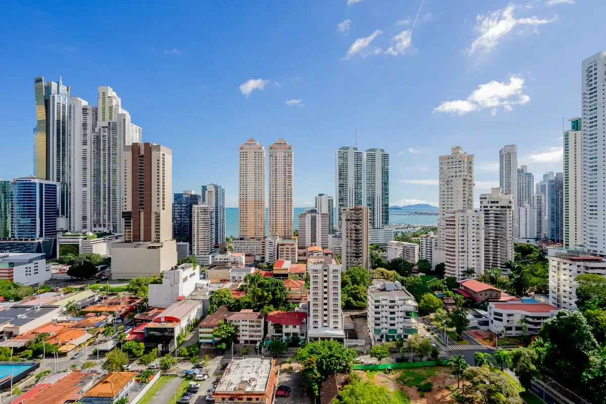 Sunny 1BR on Calle 50 w/ View