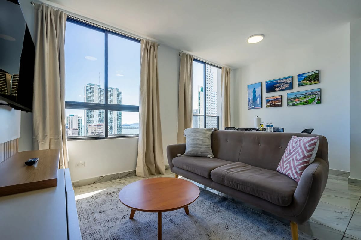 Sunny 1BR on Calle 50 w/ View