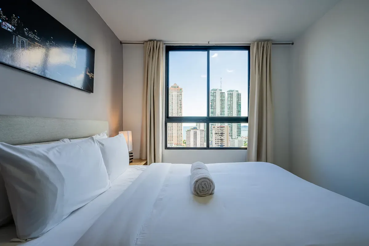 Sunny 1BR on Calle 50 w/ View