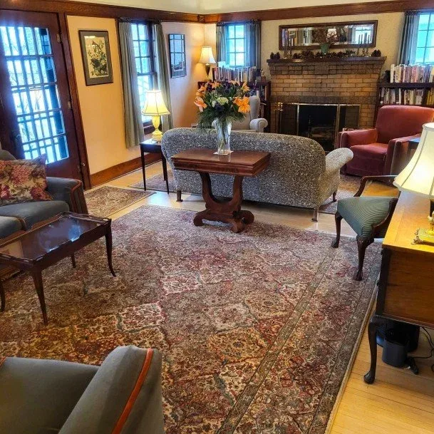 Guest lounge with fireplace