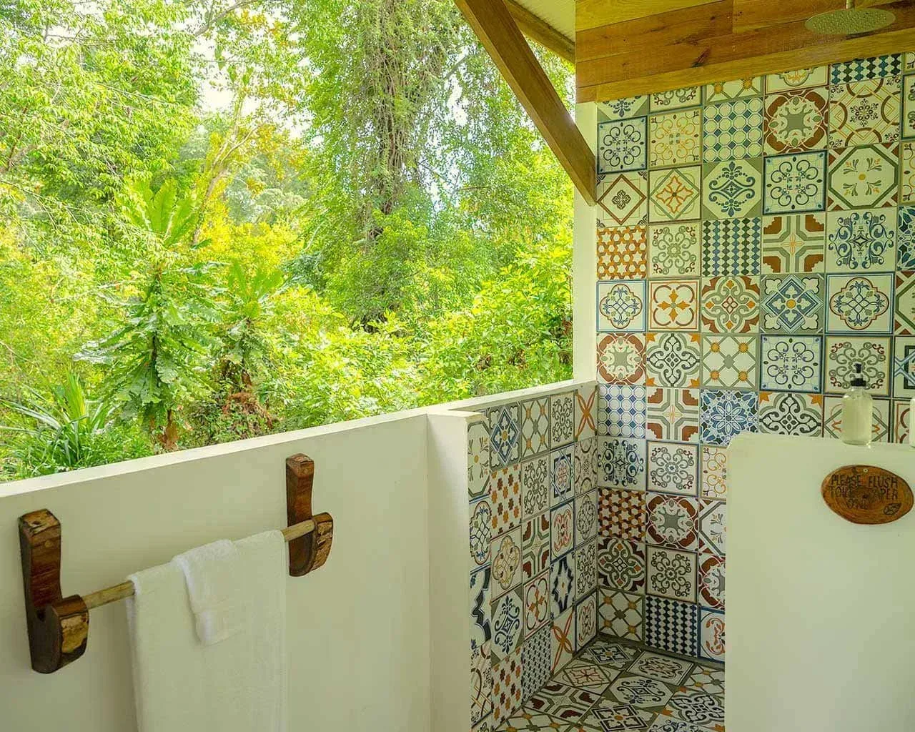 Mono treetop cabana