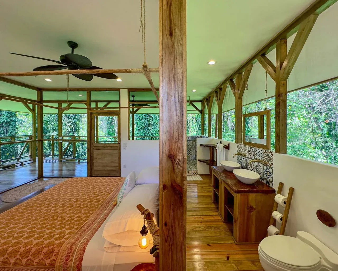 Mono treetop cabana