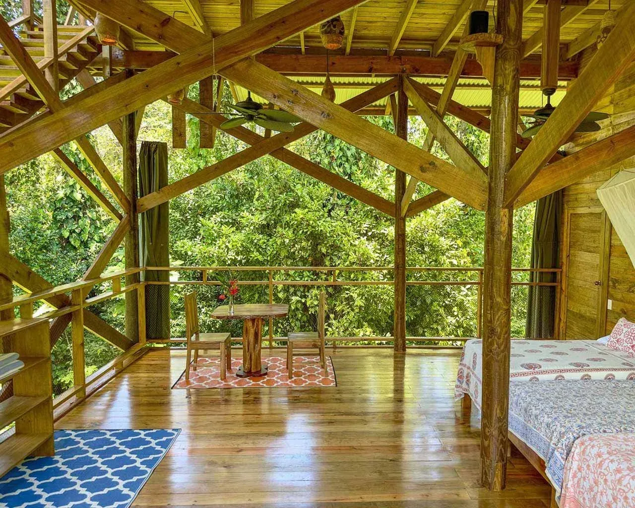 Mono treetop cabana