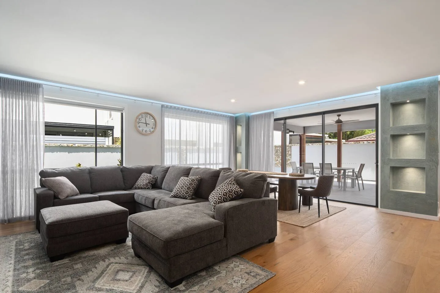 Labrador Living—Spacious Haven near Lagoon & Cafés