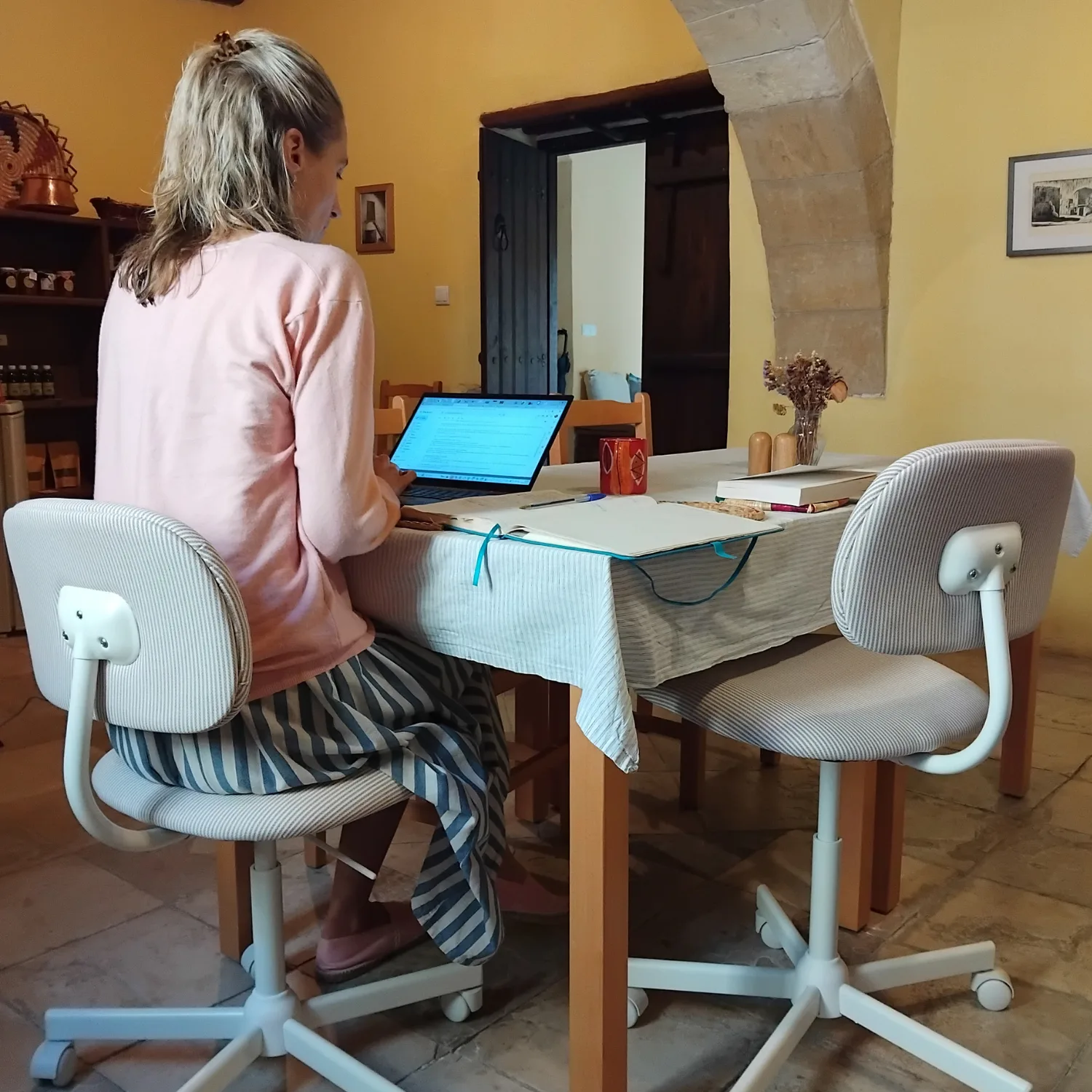 Remote working in the dining and working space