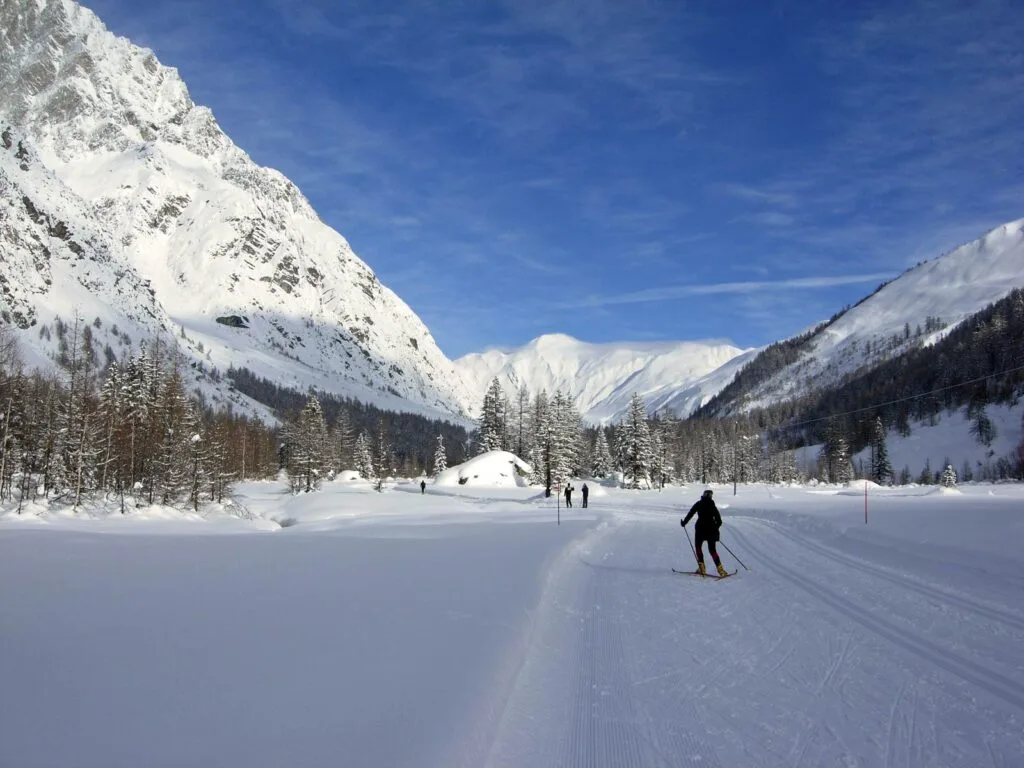 Cross-country skiing in Val Ferret