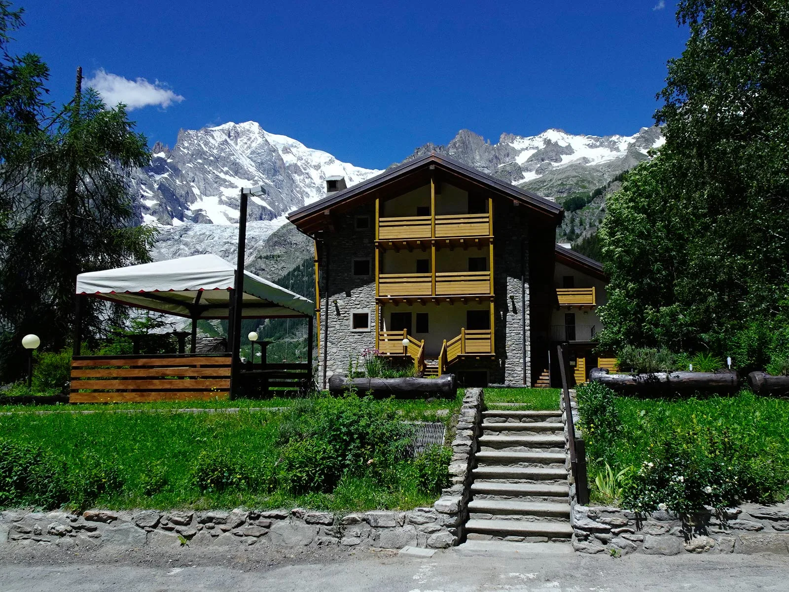 Hotel exterior with Mont Blanc view