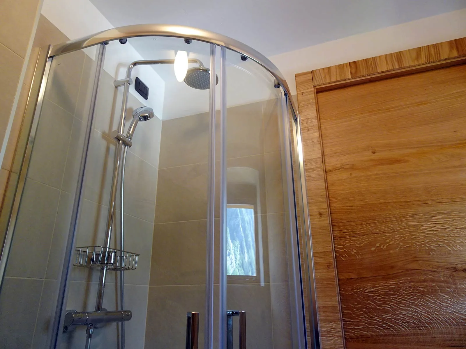 Guest-room bathroom