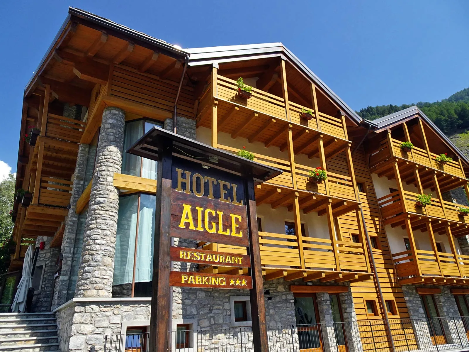 Hotel Aigle exterior