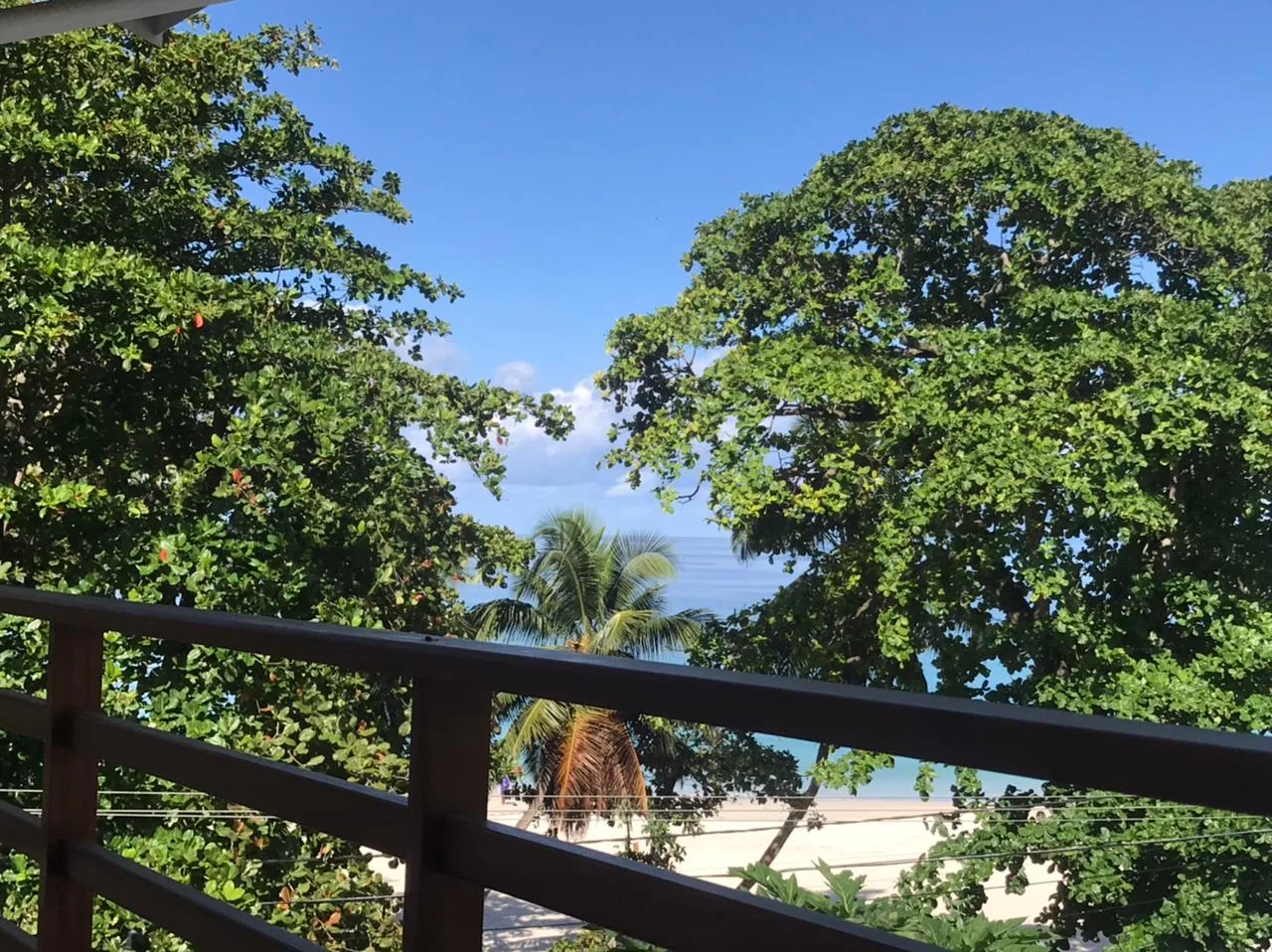 Vista de la playa de Beau Vallon desde la planta superior