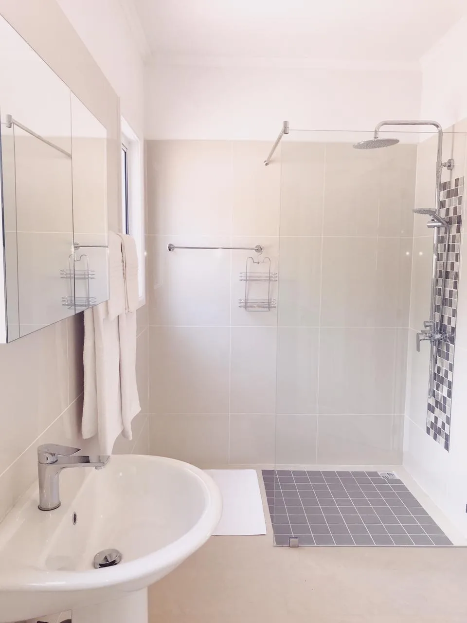 Baño privado del dormitorio del apartamento