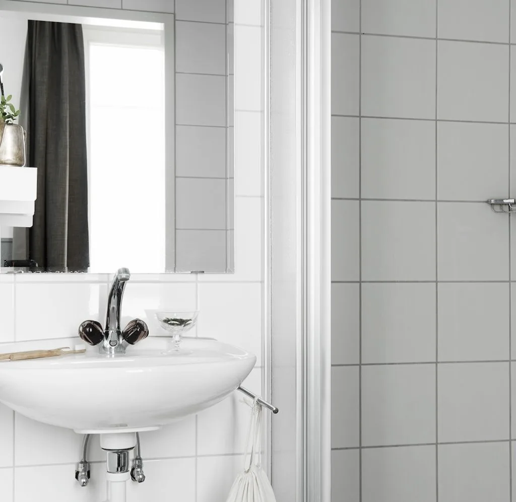 Room bathroom