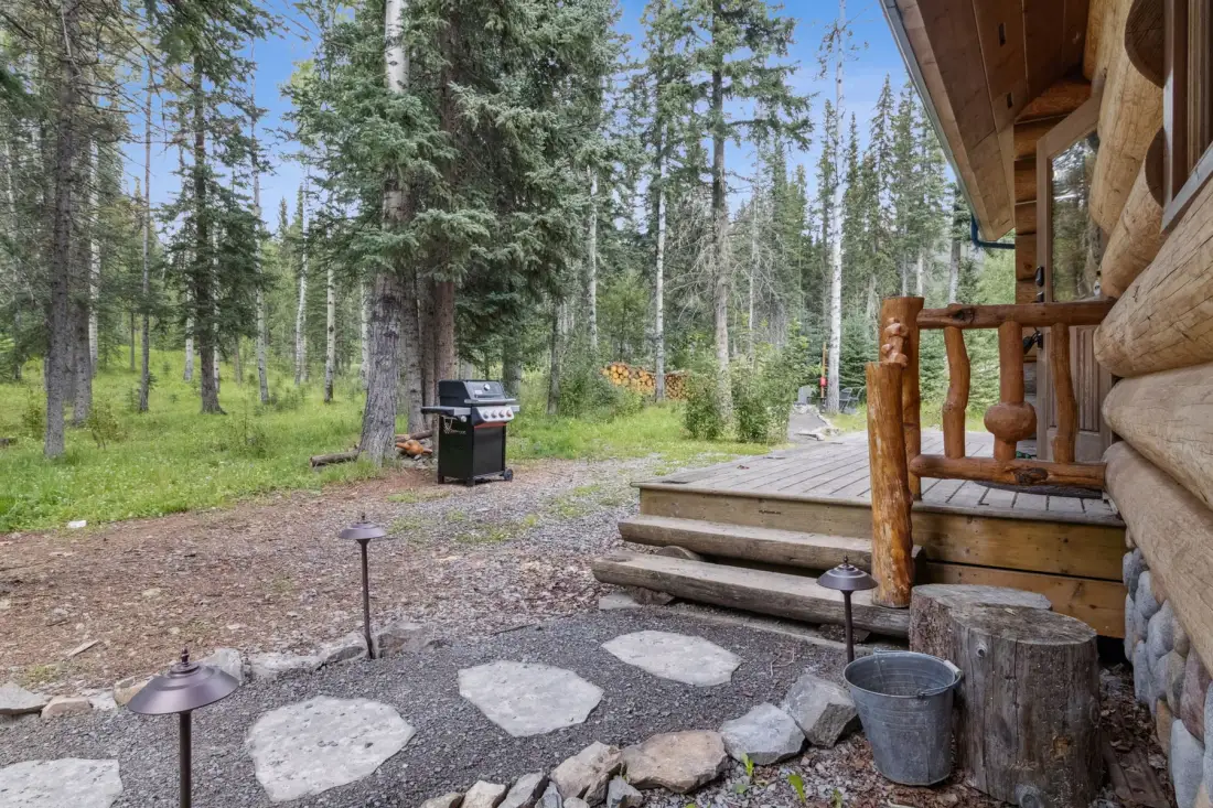 Nordegg Timber Estate – Luxury Log Home Retreat
