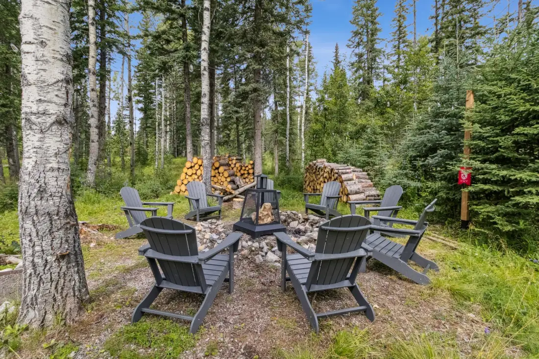 Nordegg Timber Estate – Luxury Log Home Retreat