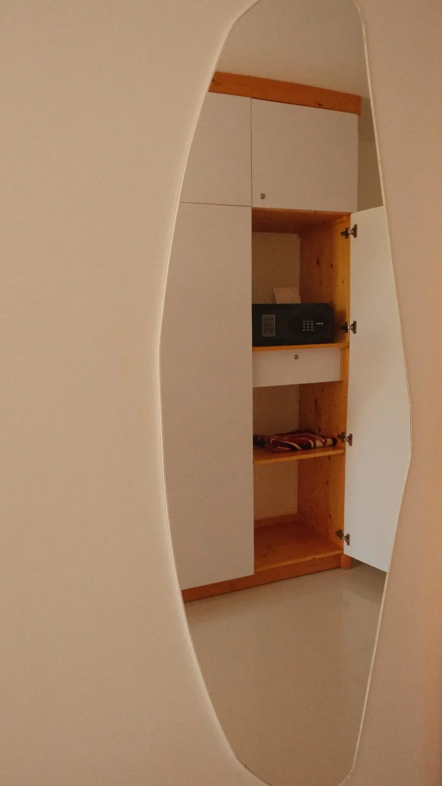Interior del armario de la habitación