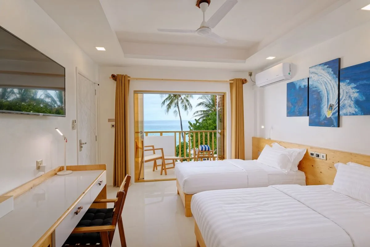 Sea-view room with twin beds