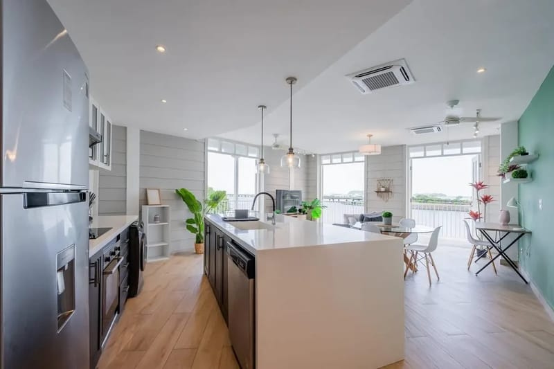 Roomy 1BR in Casco Antiguo w/ Balcony