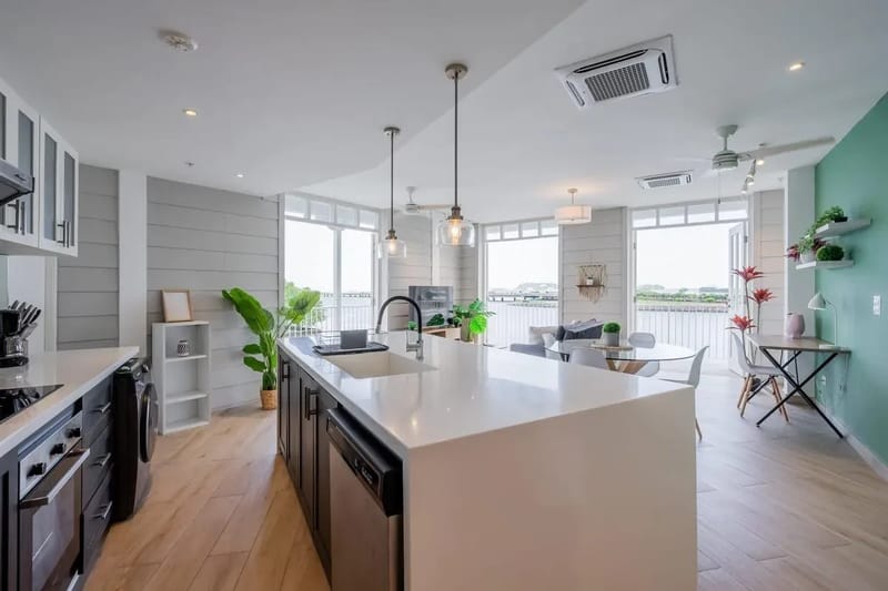 Roomy 1BR in Casco Antiguo w/ Balcony