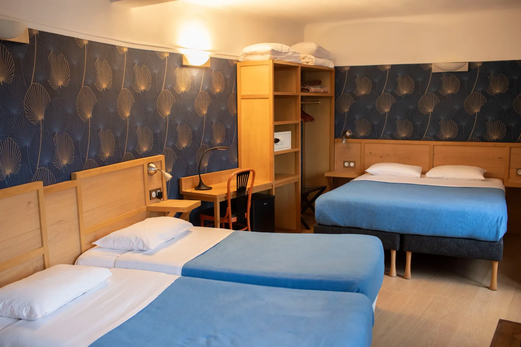 Mixed triple room