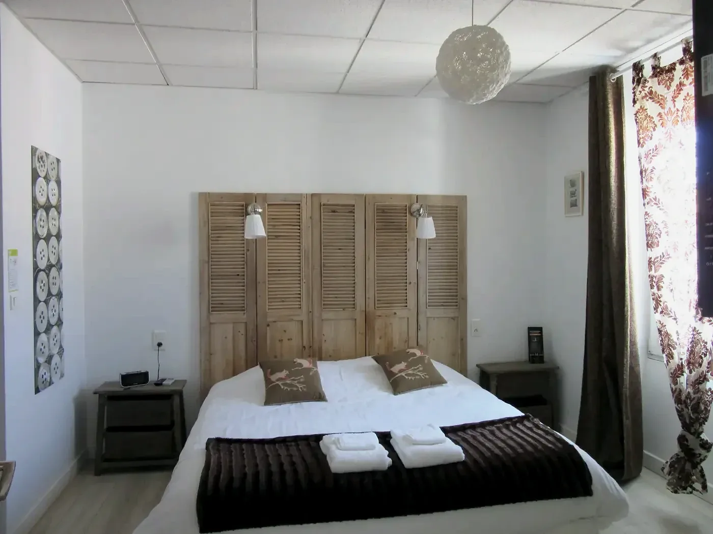 Escritorio y espacio de almacenamiento de la habitación cuádruple Comfort
