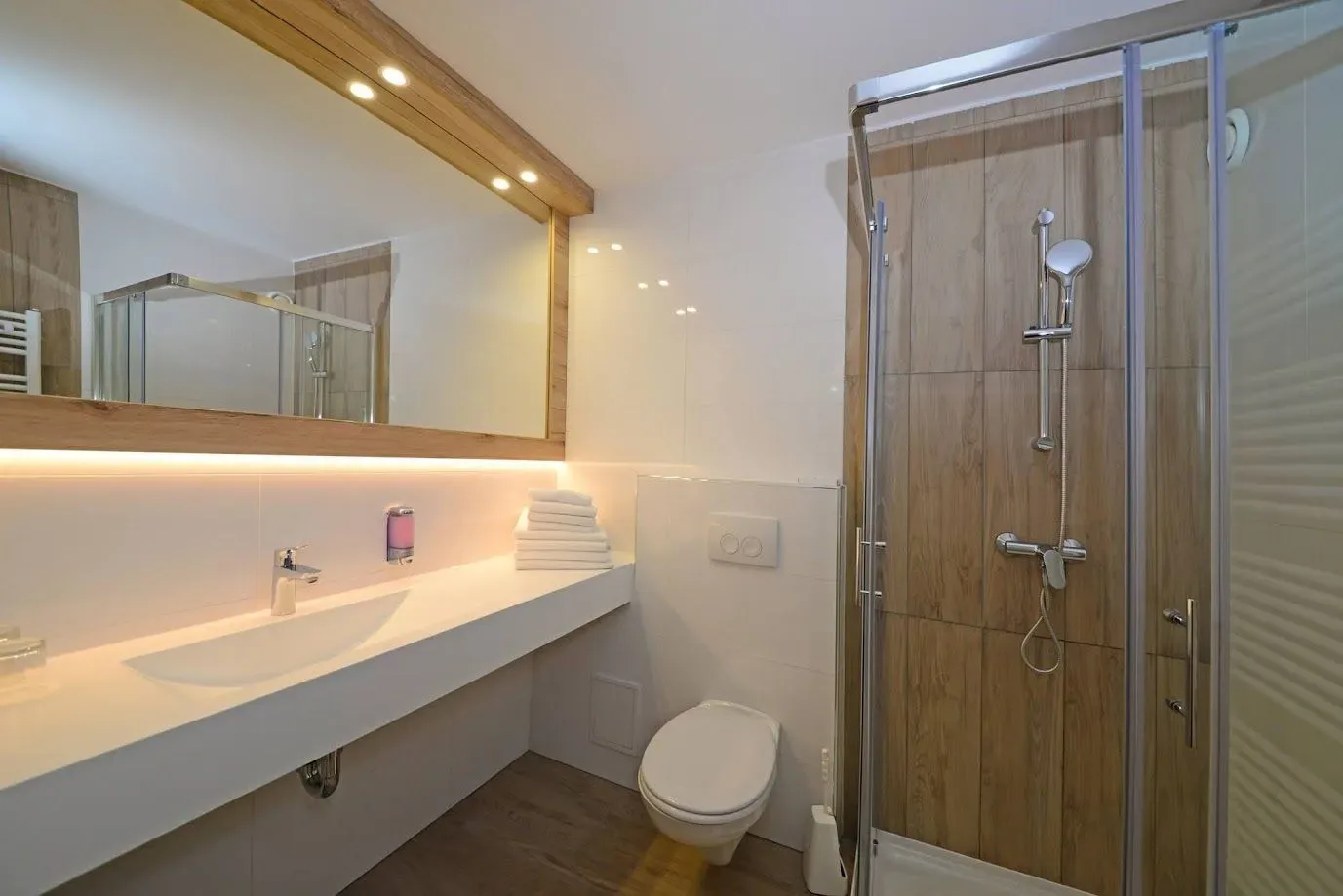 Guest-room bathroom