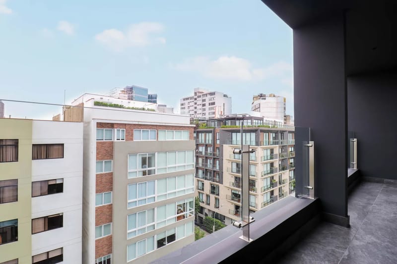 Elegant 2BR w/ Balcony Near Larcomar