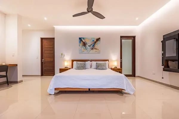 Lujosa villa de 3 dormitorios en la selva tropical con piscina con vistas al océano