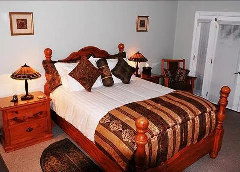 Interior de la habitación del lodge
