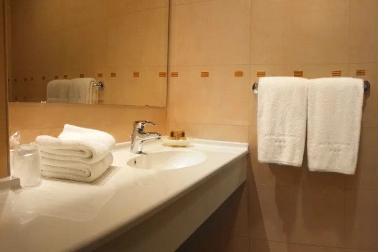 Foto del baño del hotel