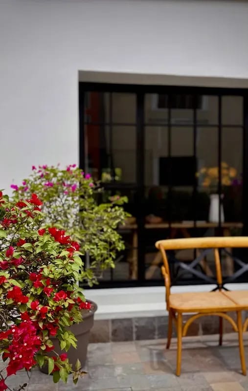 Bright Room in a Boutique Hotel w/ Breakfast