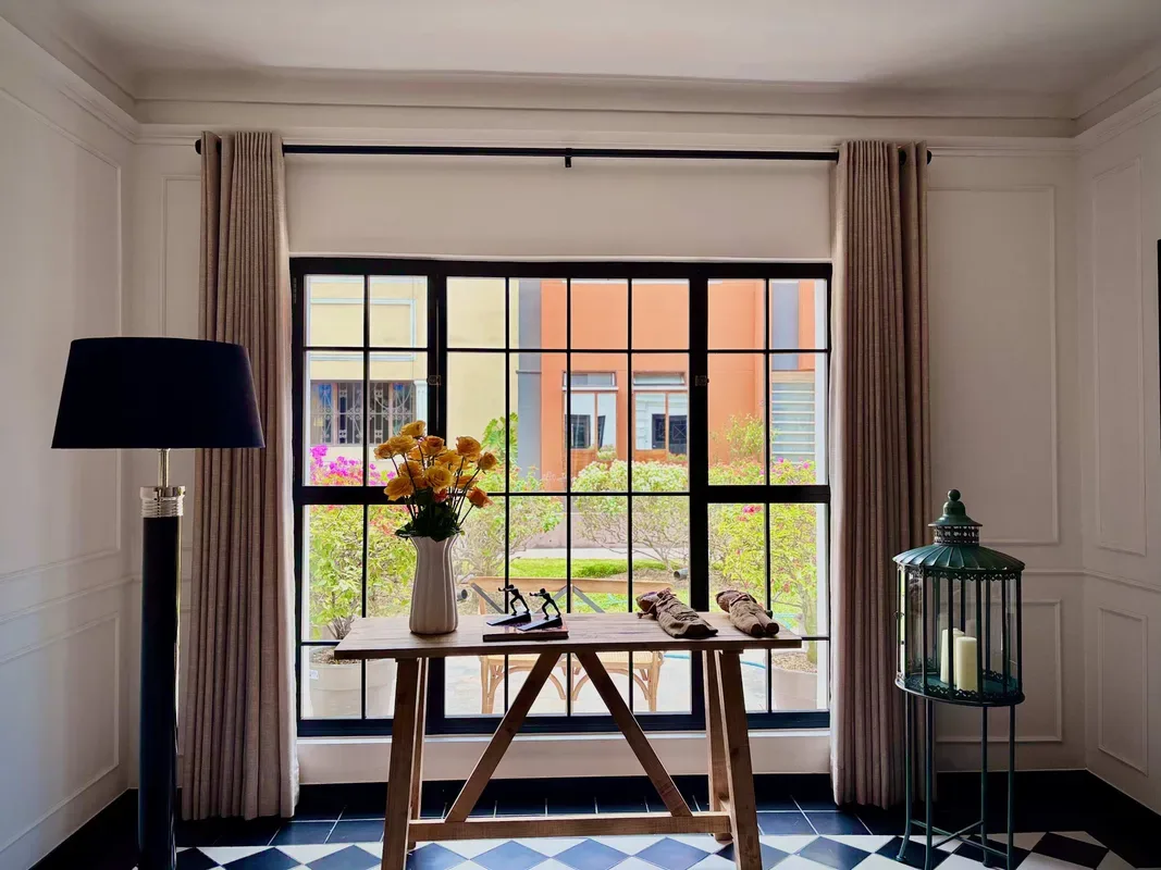Bright Room in a Boutique Hotel w/ Breakfast
