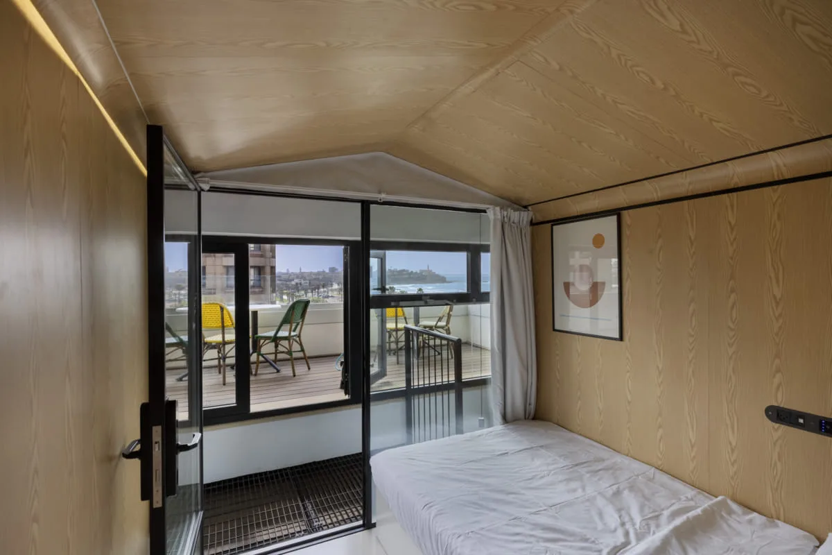 O Grand elevated double capsule with sea-view balcony