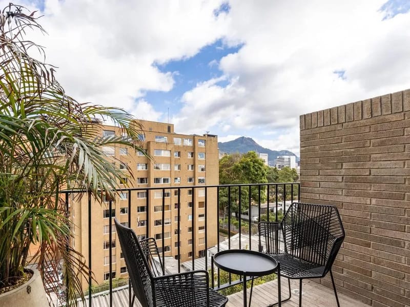 Chic Loft in Zona T w/ Balcony
