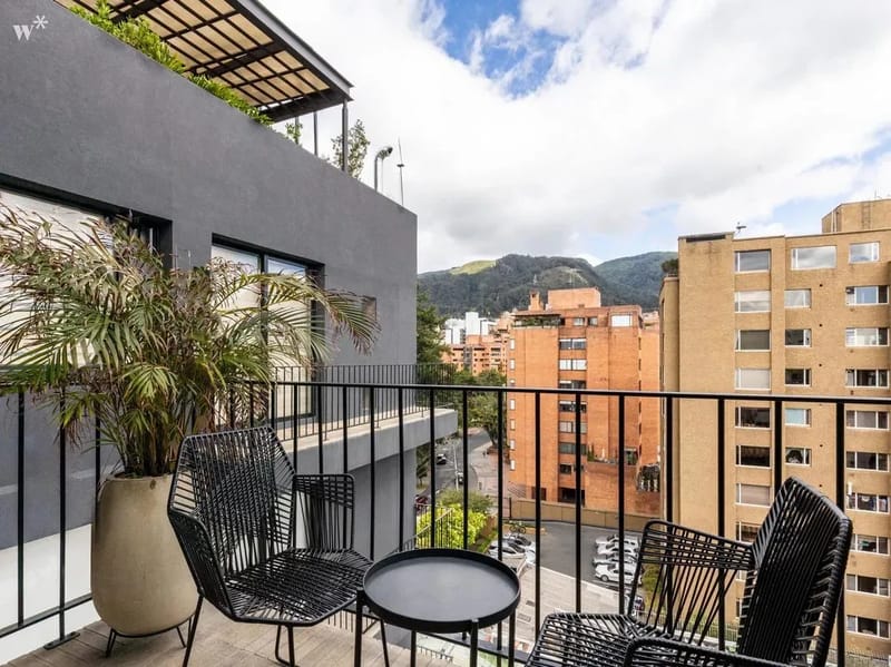Chic Loft in Zona T w/ Balcony
