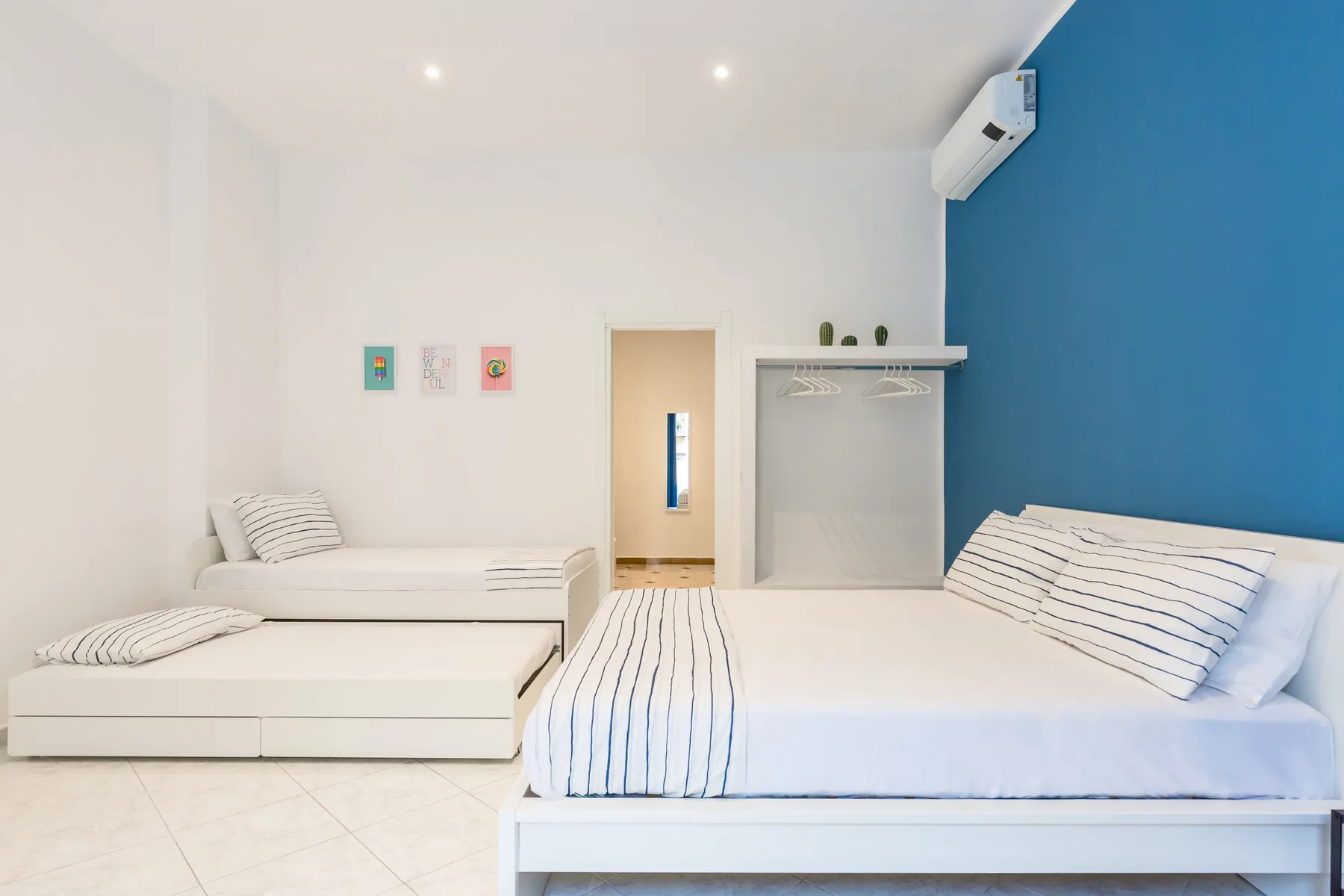 White&Blue Apartment at Sanità