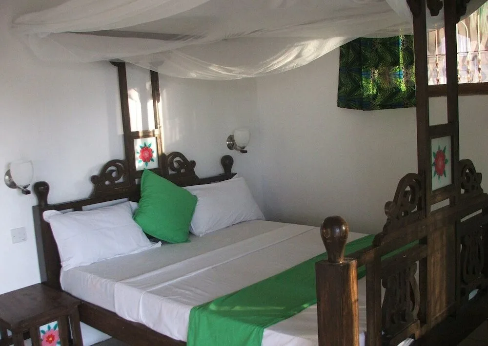 Bungalow room with one double bed