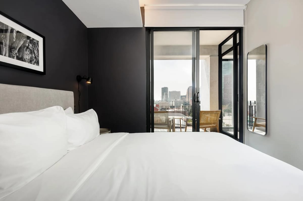 Well-Appointed 2BR w/ Balcony in Tabacalera