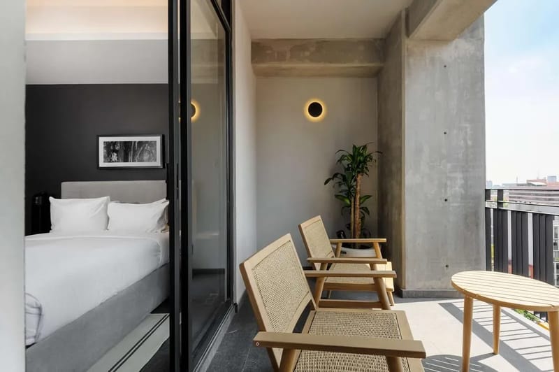 Well-Appointed 2BR w/ Balcony in Tabacalera