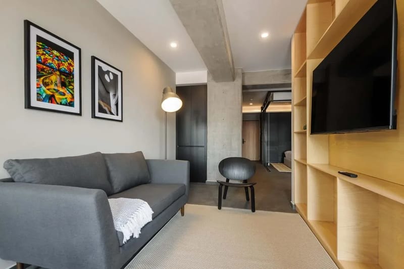 Well-Appointed 2BR w/ Balcony in Tabacalera