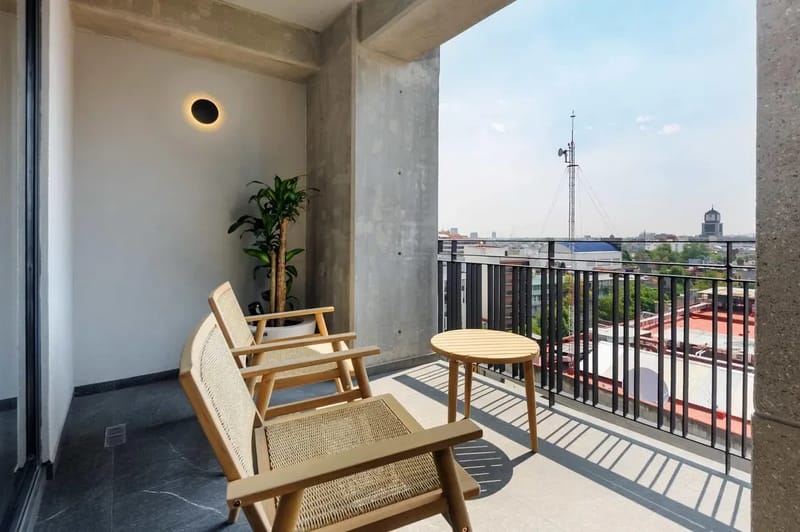 Well-Appointed 2BR w/ Balcony in Tabacalera
